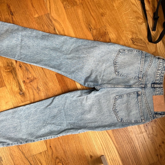 Zara light wash distressed jeans - Picture 3 of 5